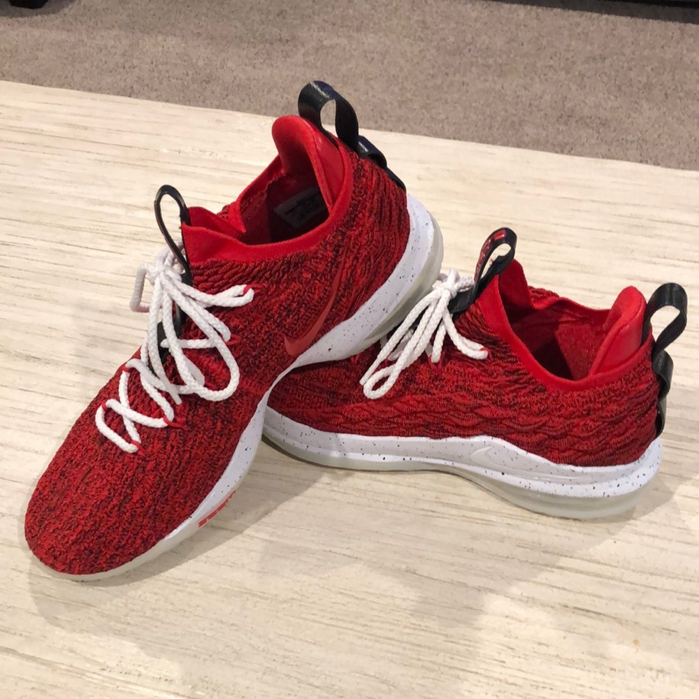 Nike LeBron 15